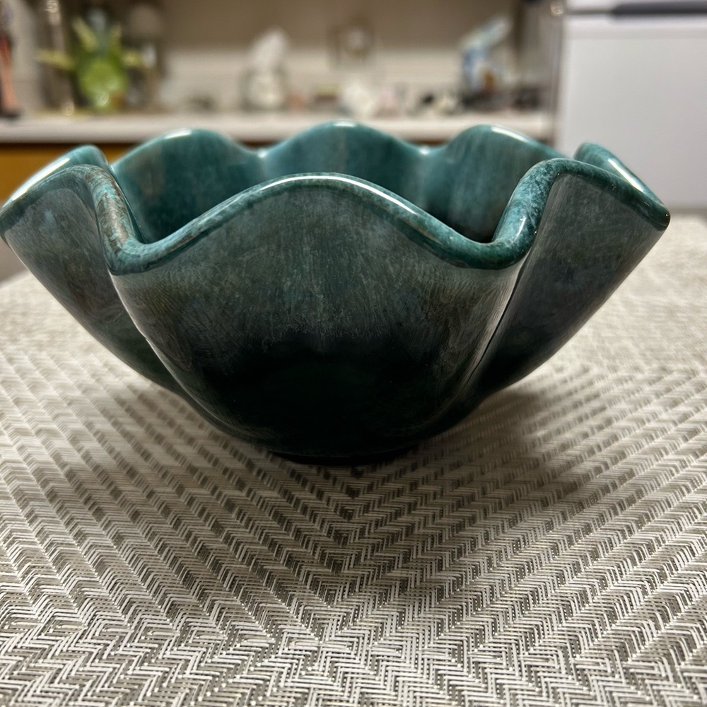 Hull Pottery Green Blue drip glaze Round Bowl B6 with ruffled rim